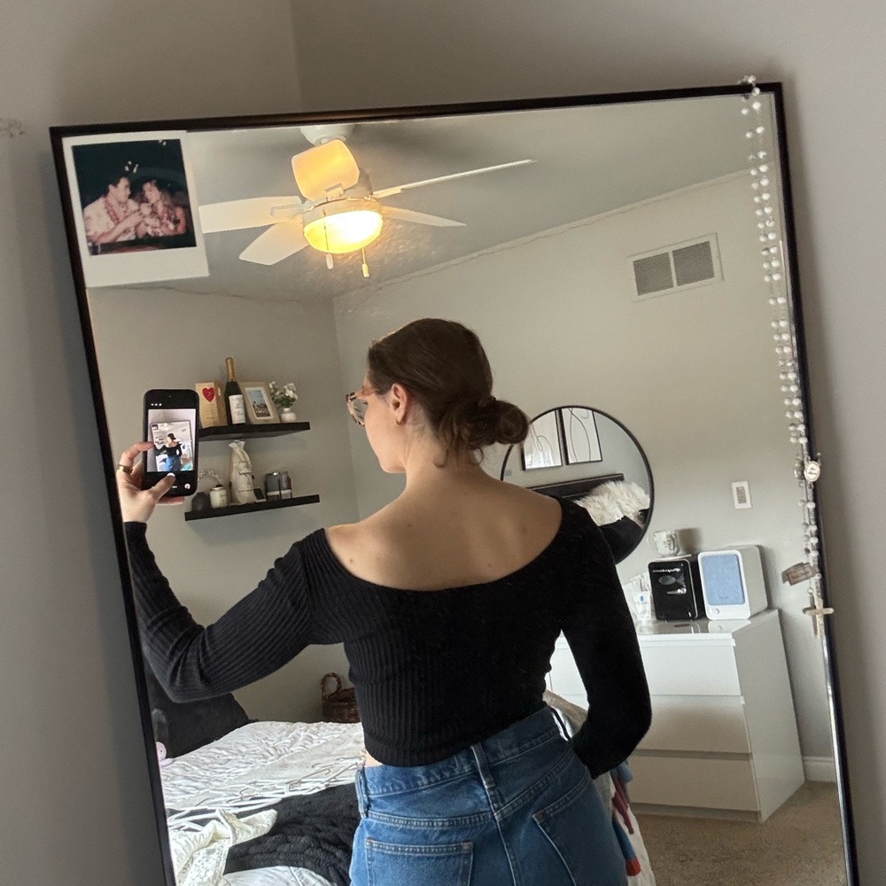 Black Ribbed Zip-Up Top! - Picture 2 of 5